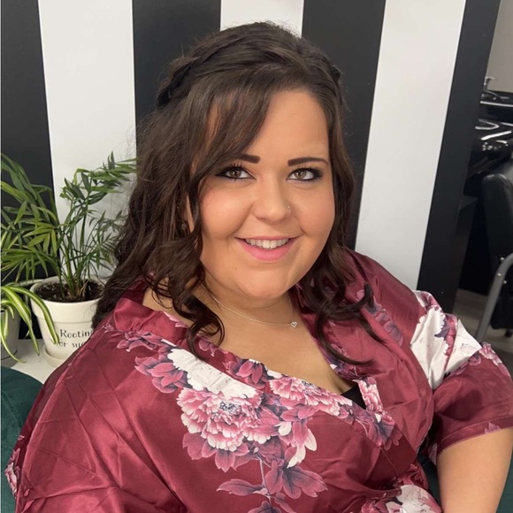 Meet your Posher, Chloe - Picture 2 of 4